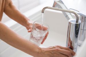 acqua pura dal rubinetto grazie al trattamento domestico