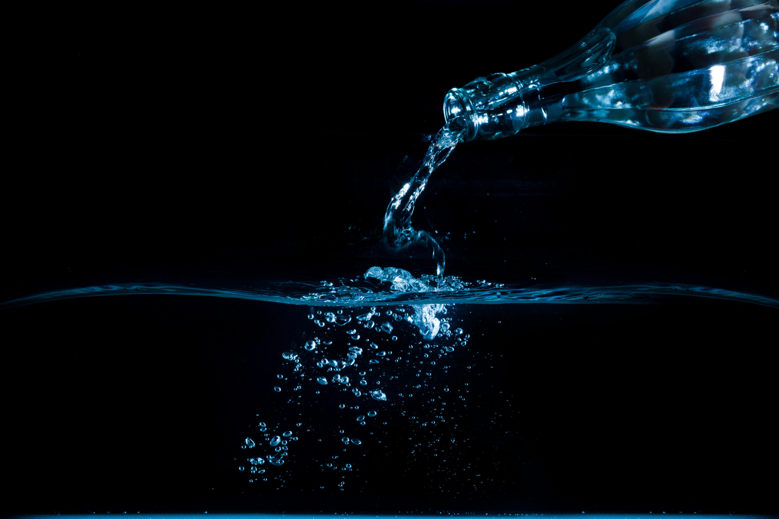 L'acqua demineralizzata è potabile? Si può bere o può dare danni alla  salute?