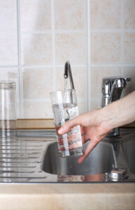 Acqua da bere bottiglia o rubinetto